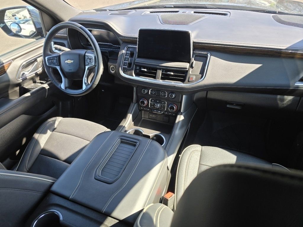Used 2024 Chevrolet Suburban Premier image 18