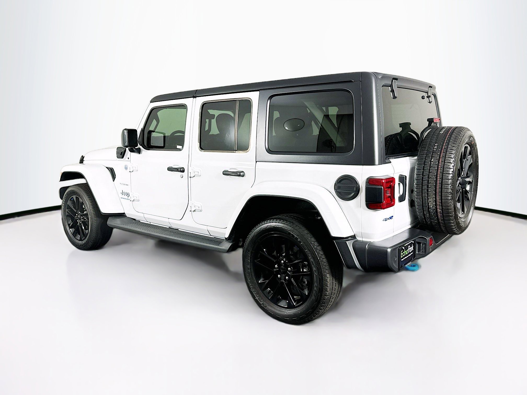 Used 2023 Jeep Wrangler Sahara w/ Cold Weather Group image 5