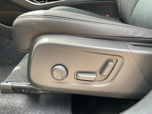 New 2026 Volvo XC40 B4 Core w/ Climate Package FWD image 13