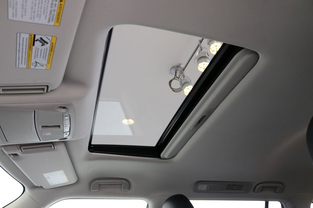 Used 2024 Nissan Armada SL image 17