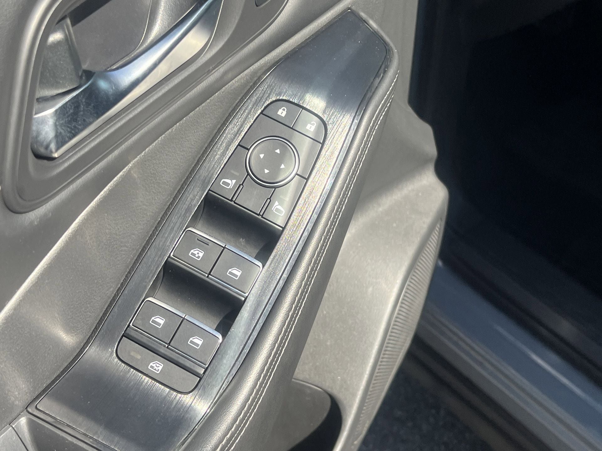 Used 2022 Nissan Rogue SL w/ SL Premium Package image 15