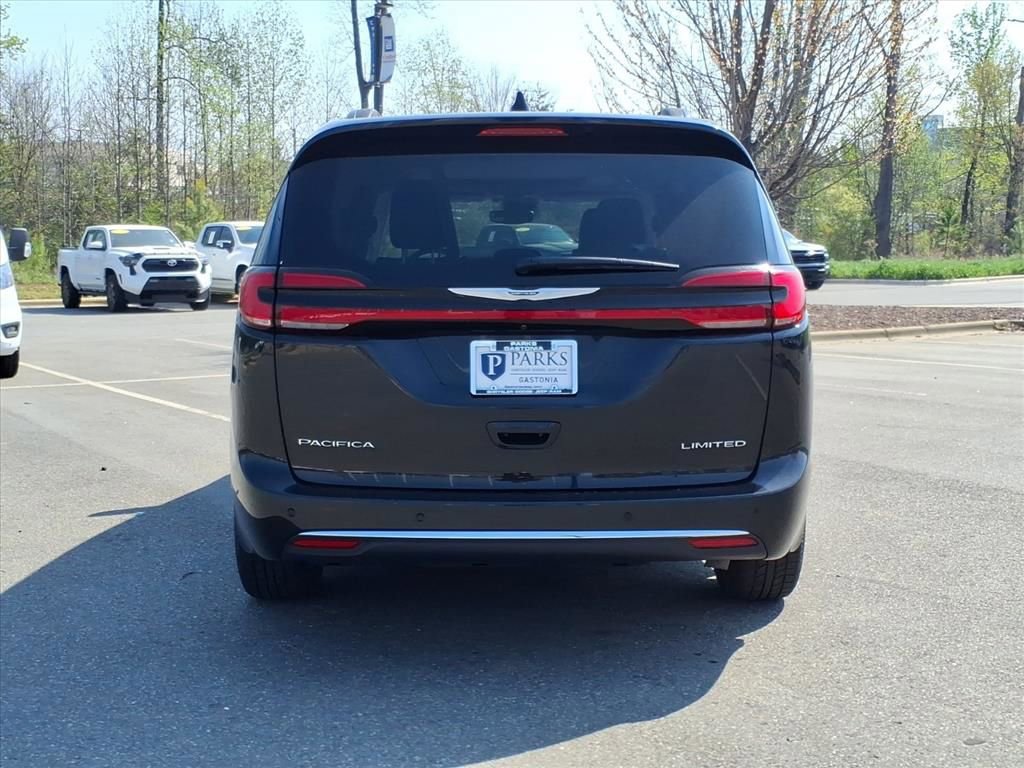 Used 2023 Chrysler Pacifica Limited image 32