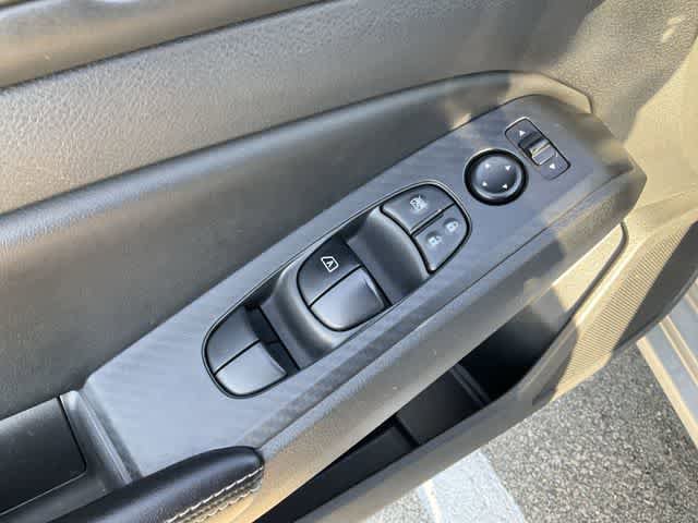 Used 2024 Nissan Altima 2.5 SV FWD image 14