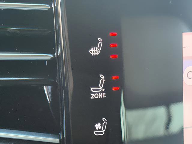 Used 2024 Jeep Wagoneer Series II w/ Premium Group I AWD/4WD image 14