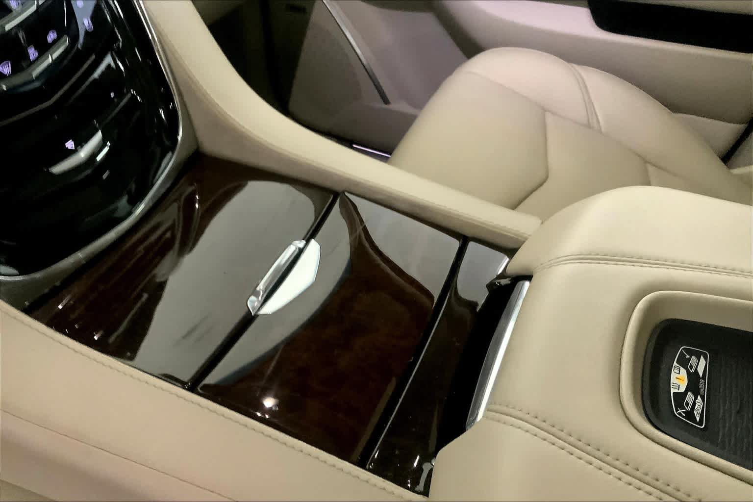 Used 2016 Cadillac Escalade Premium AWD/4WD image 15