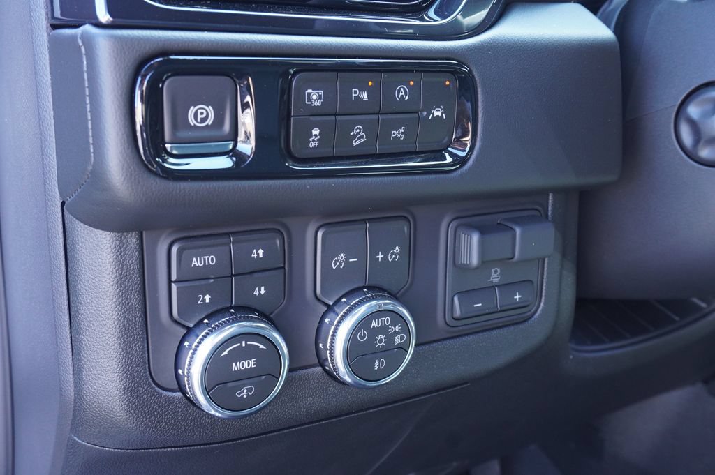 New 2026 GMC Yukon XL AT4 w/ AT4 Premium Plus Package AWD/4WD image 19