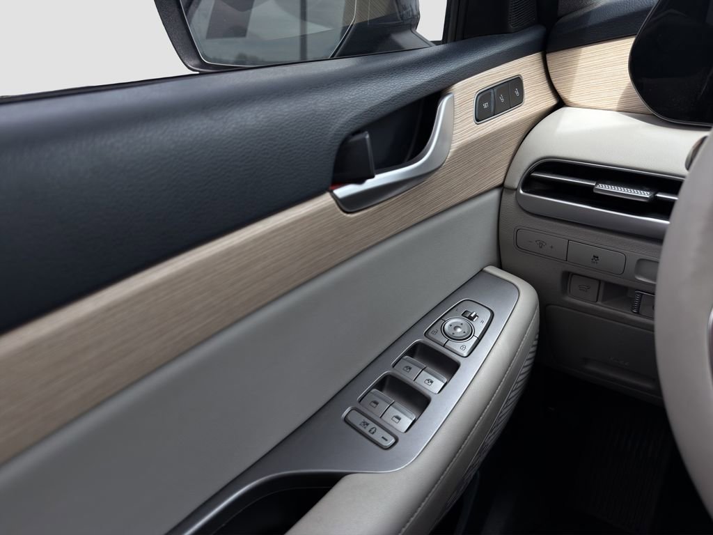 Used 2023 Hyundai Palisade Limited FWD image 12