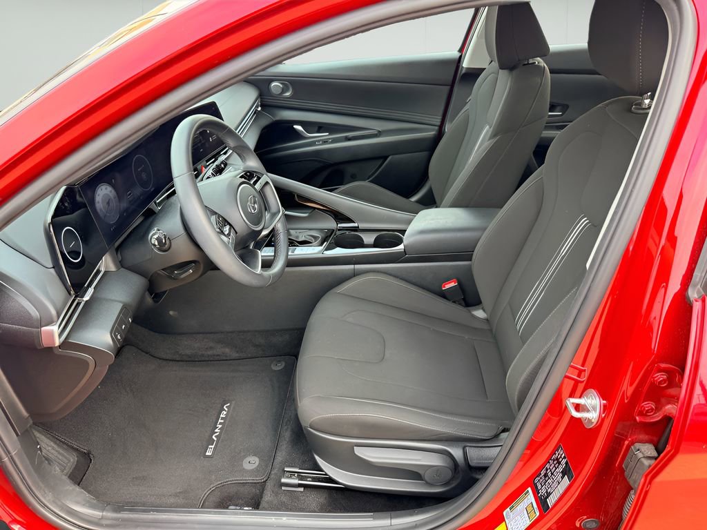 Used 2023 Hyundai Elantra SEL w/ Convenience Package FWD image 10