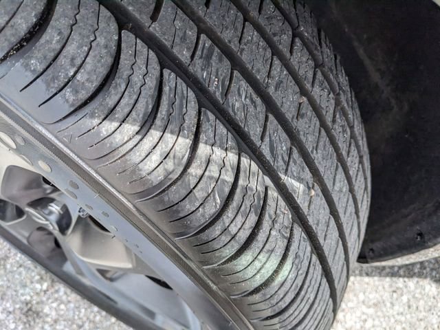 Used 2025 Chrysler Pacifica Limited image 39