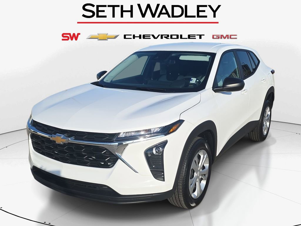 Used 2026 Chevrolet Trax LS w/ Driver Confidence Package image 3