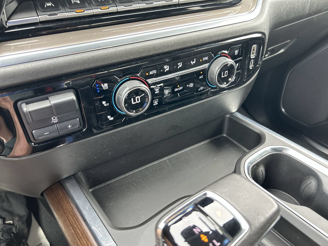 Used 2022 Chevrolet Silverado 1500 High Country AWD/4WD image 29