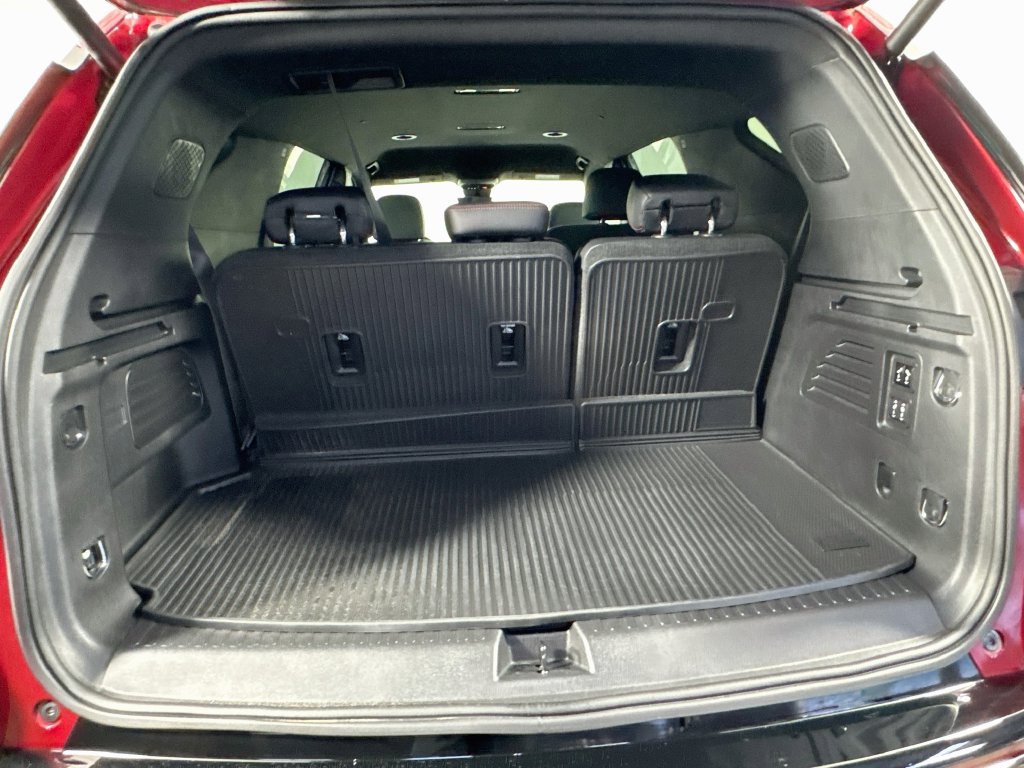 Used 2026 Chevrolet Traverse RS w/ LPO, Floor Liner Package FWD image 32