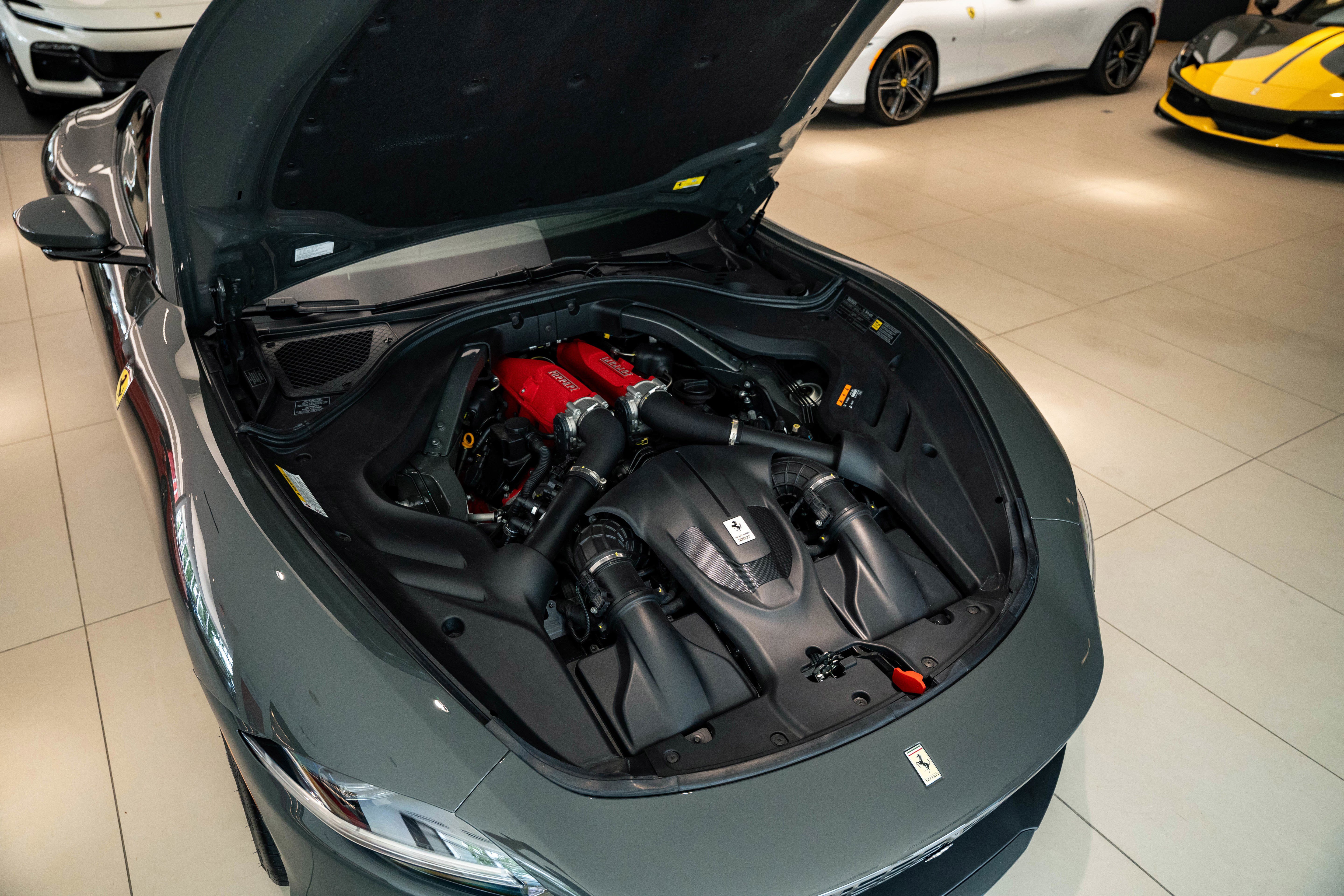 Used 2024 Ferrari Roma Spider image 33
