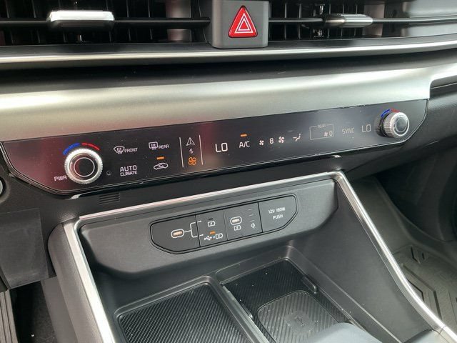 Used 2026 Kia Carnival SX w/ SX Dark Edition Package FWD image 24