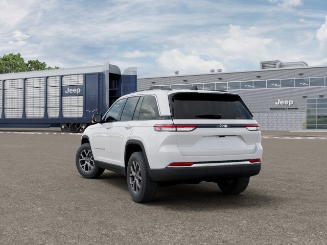 New 2027 Jeep Grand Cherokee Laredo RWD image 3