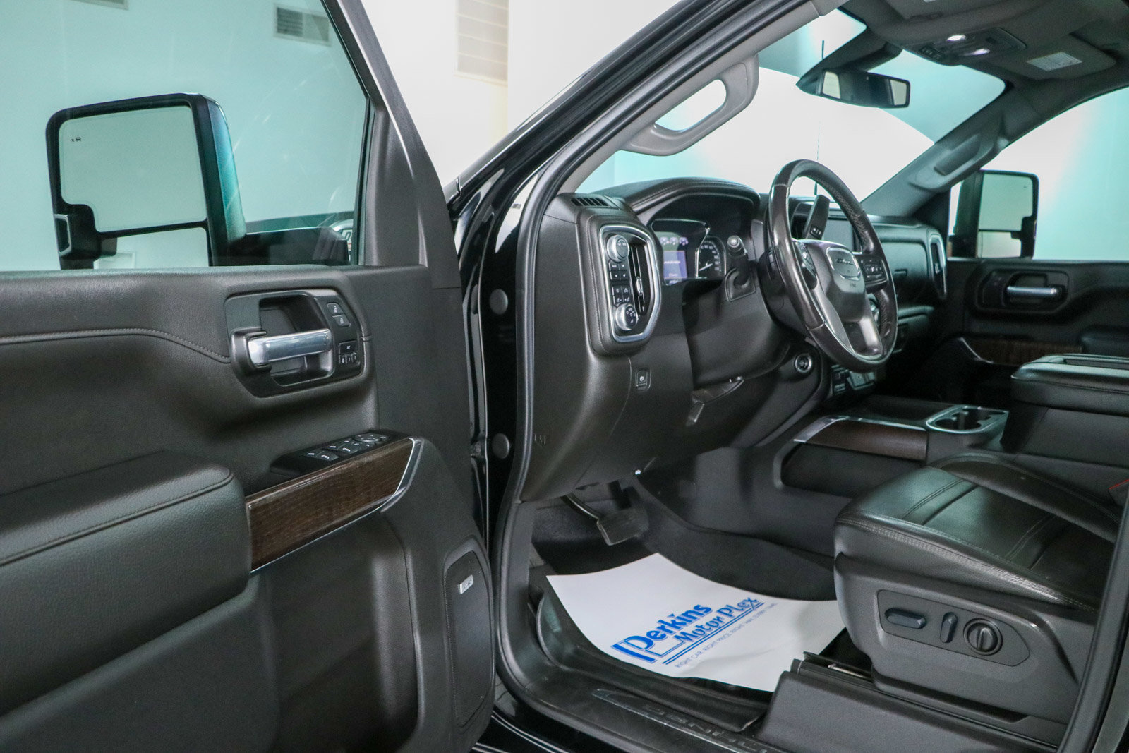 Used 2022 GMC Sierra 2500 Denali AWD/4WD image 3