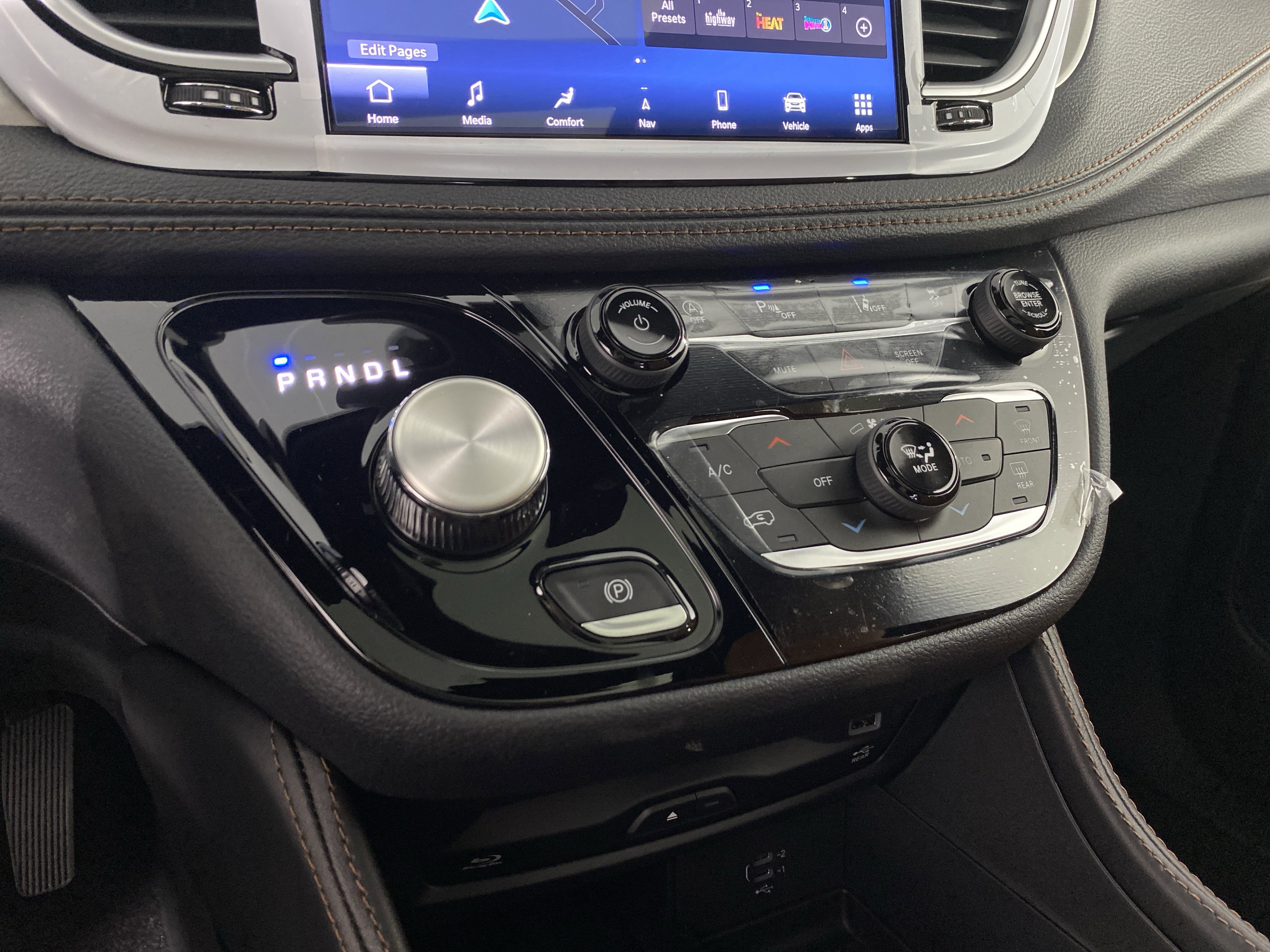 New 2026 Chrysler Pacifica Pinnacle AWD/4WD image 26