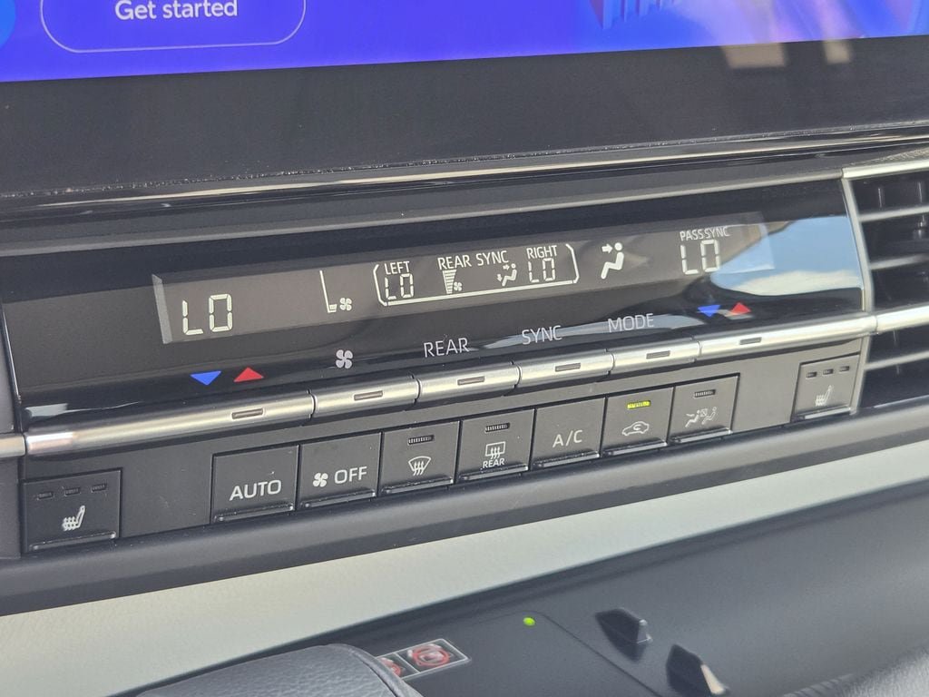 Used 2026 Toyota Sienna XLE FWD image 20