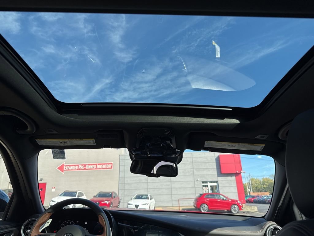 New 2025 Alfa Romeo Giulia AWD w/ Driving Assist Package image 18