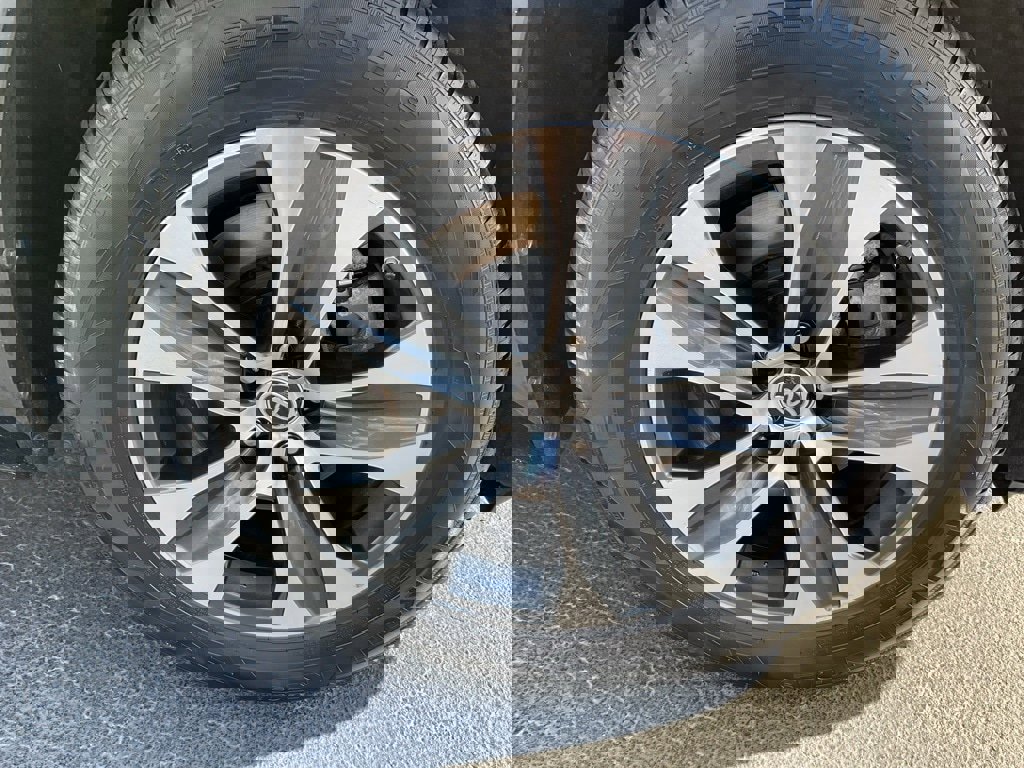 Used 2023 Toyota Highlander XLE image 25