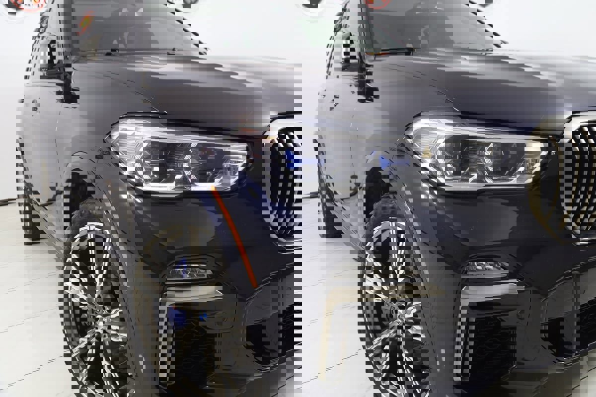 Used 2021 BMW X5 M50i image 19