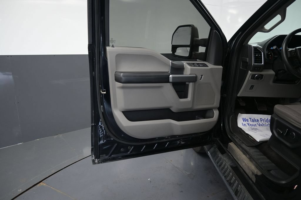 Used 2016 Ford F150 XLT w/ Equipment Group 302A Luxury AWD/4WD image 24
