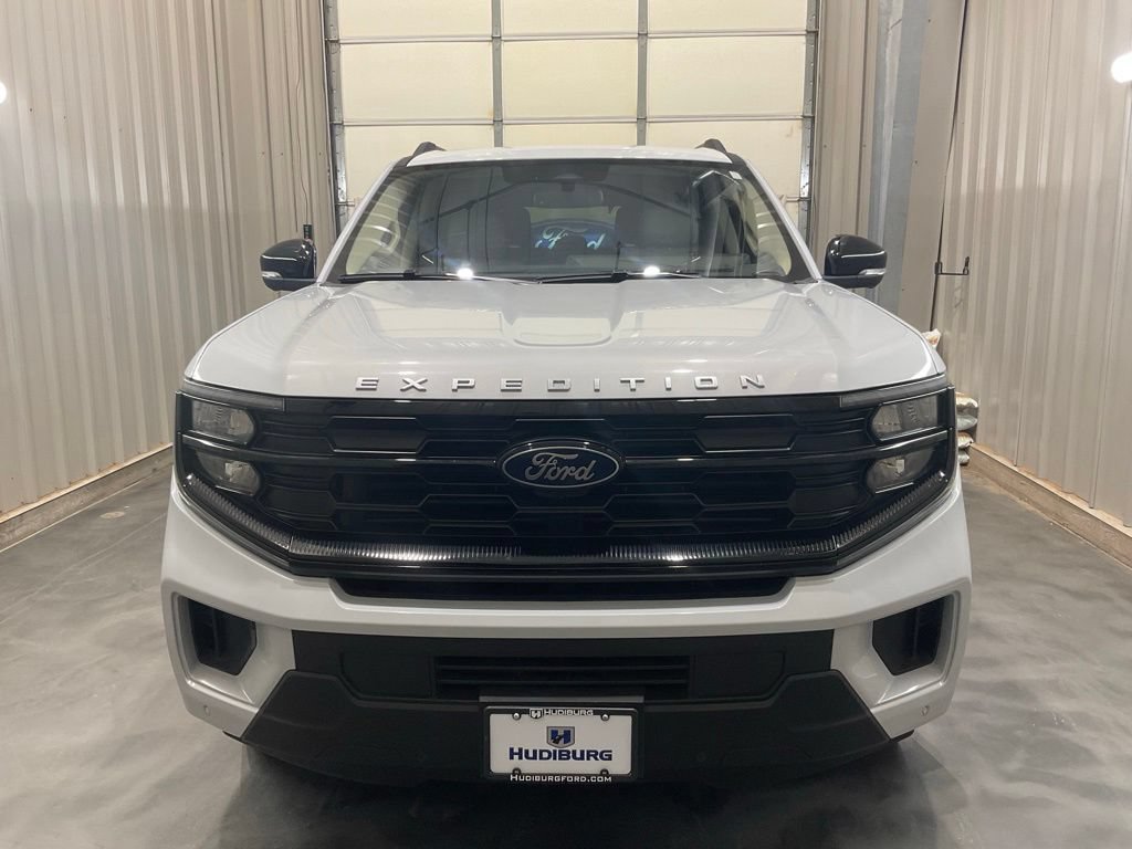Used 2025 Ford Expedition Active AWD/4WD image 3