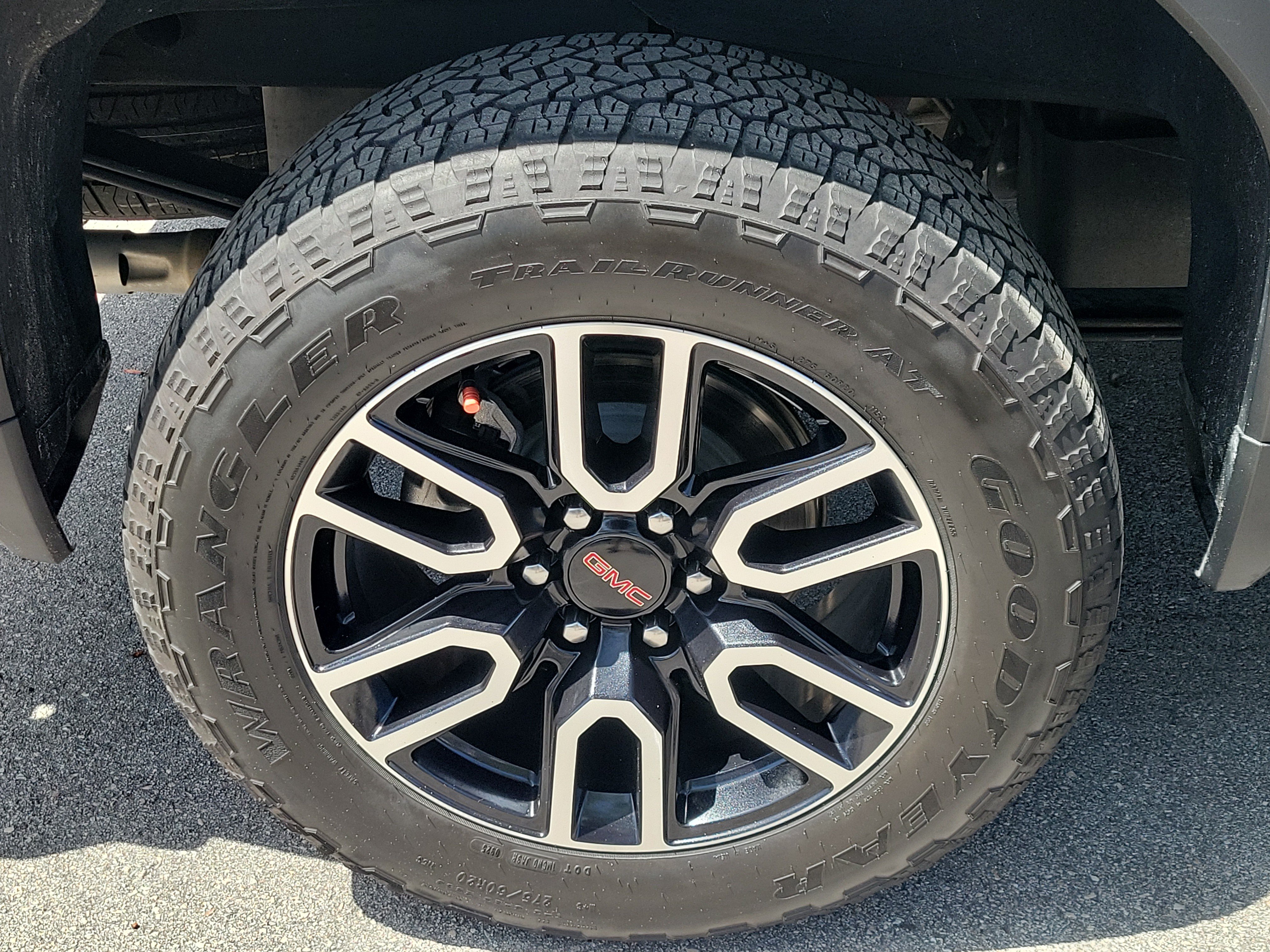 Used 2025 GMC Sierra 1500 AT4 w/ AT4 Premium Package AWD/4WD image 5