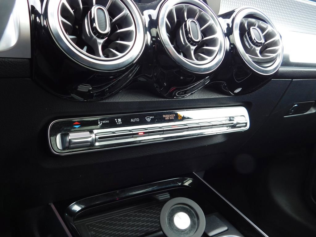 Used 2022 Mercedes-Benz EQB 350 4MATIC image 19