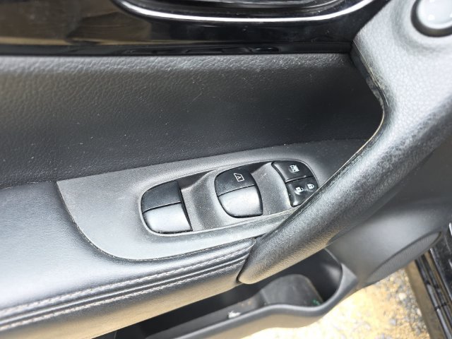 Used 2017 Nissan Rogue Sport SL AWD/4WD image 22