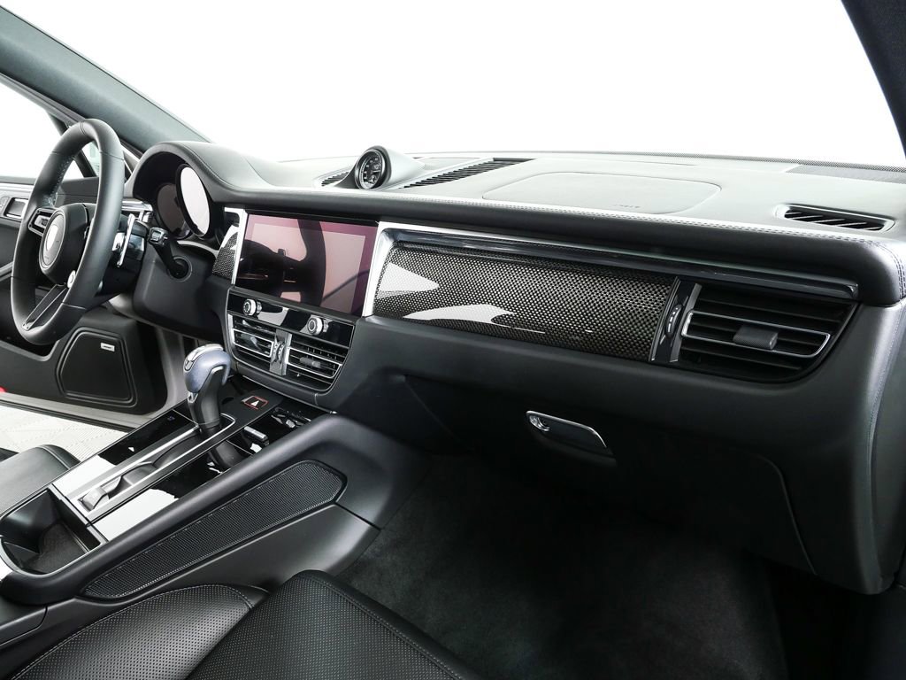 Certified 2025 Porsche Macan GTS image 25