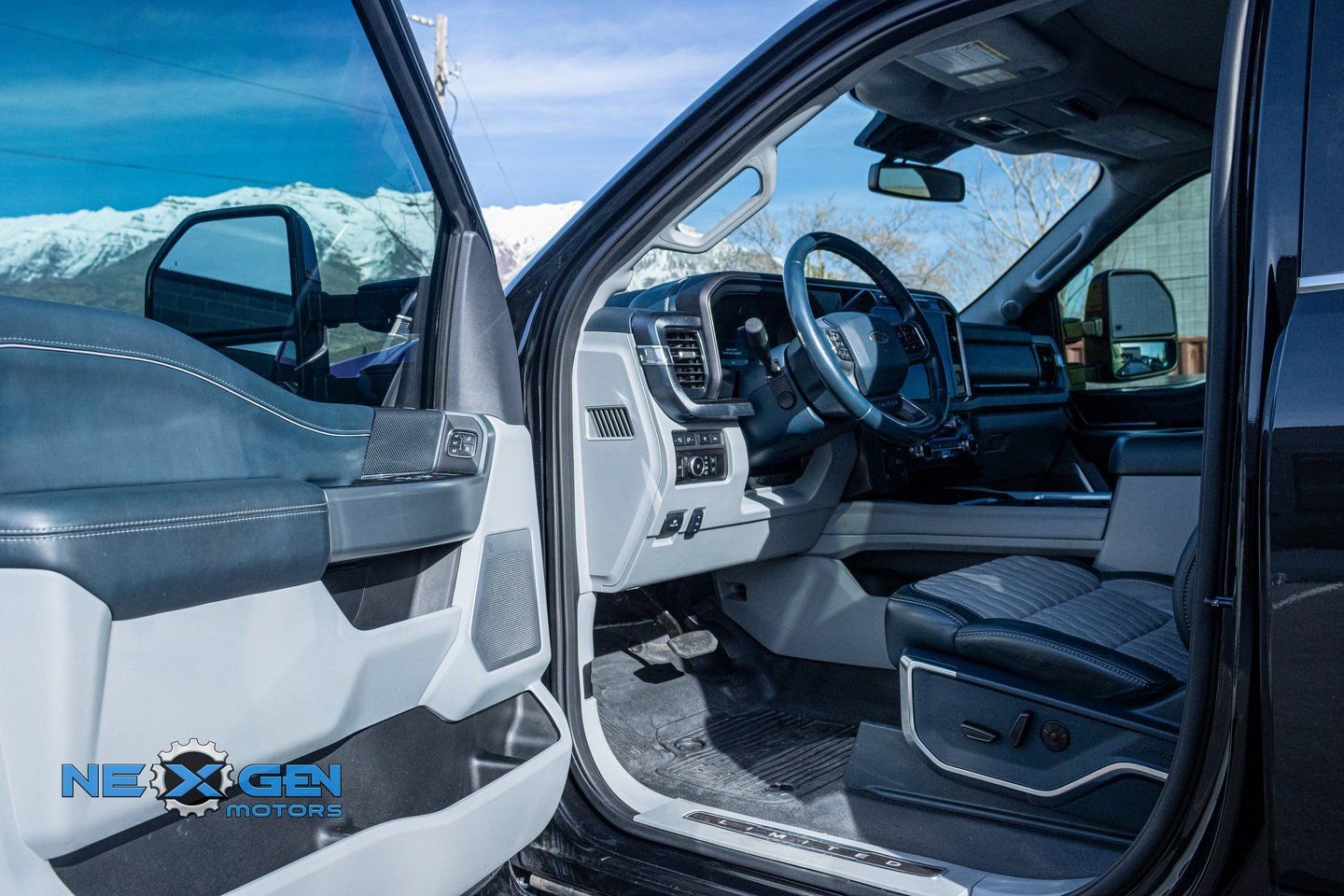 Used 2023 Ford F350 Limited w/ FX4 Off-Road Package image 10