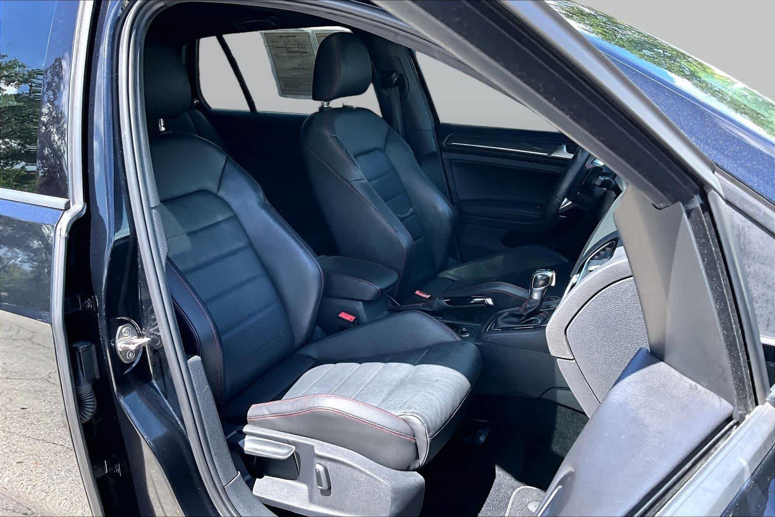 Used 2019 Volkswagen GTI SE w/ SE Experience Package FWD image 9