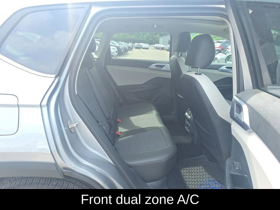 Used 2025 Volkswagen Taos SE w/ Panoramic Sunroof Package AWD/4WD image 7