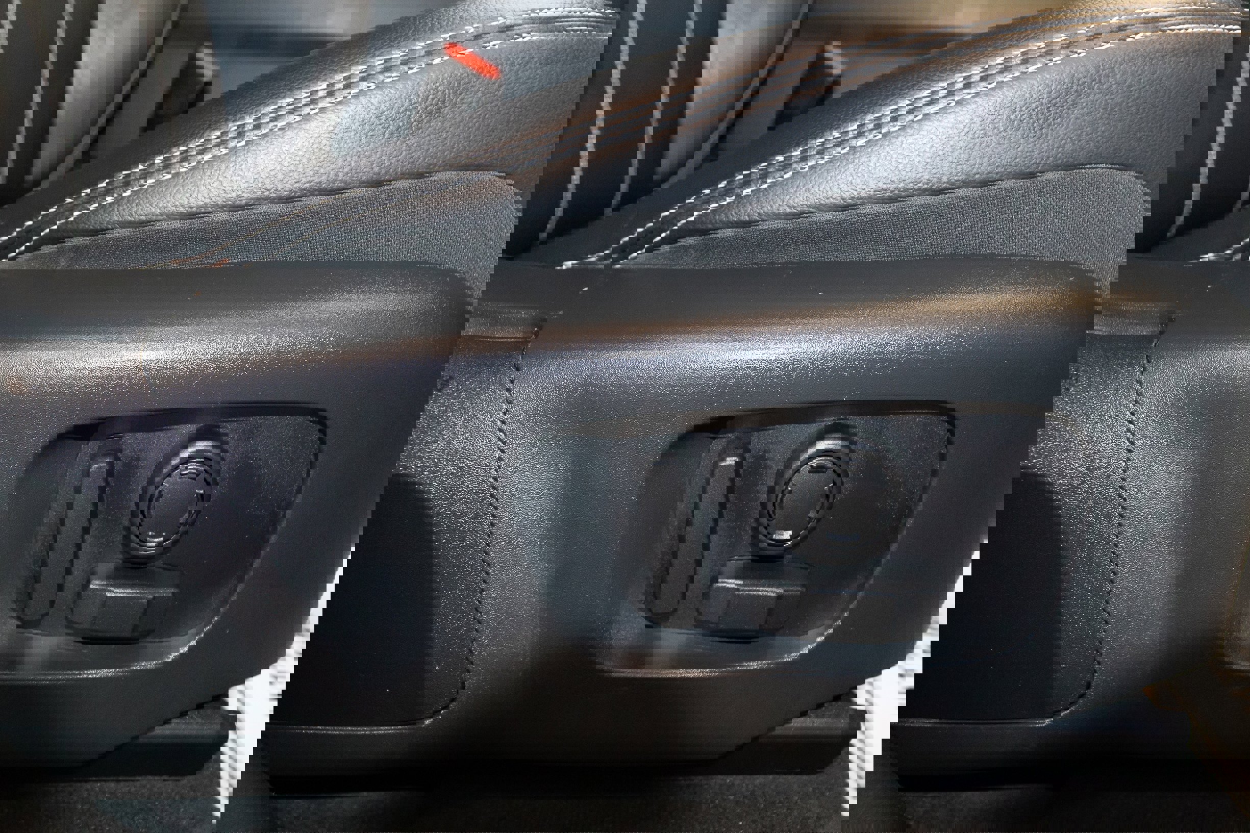 Used 2021 Land Rover Range Rover Velar R-Dynamic S image 19