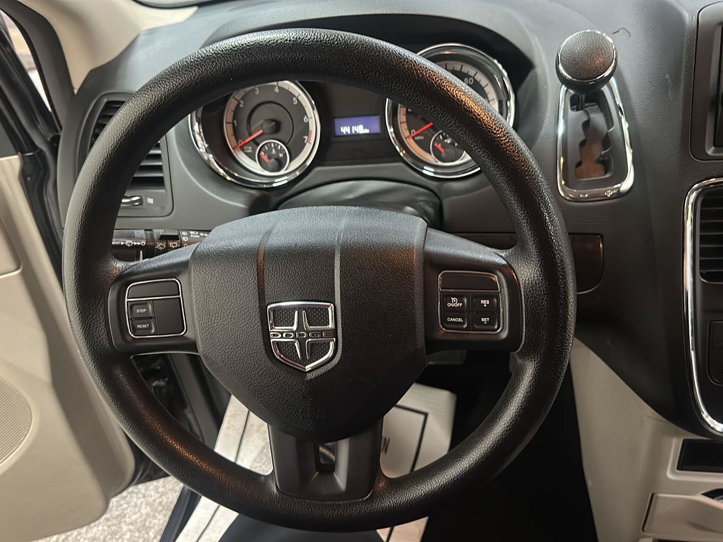 Used 2015 Dodge Grand Caravan SE w/ Quick Order Package 29E SE FWD image 18
