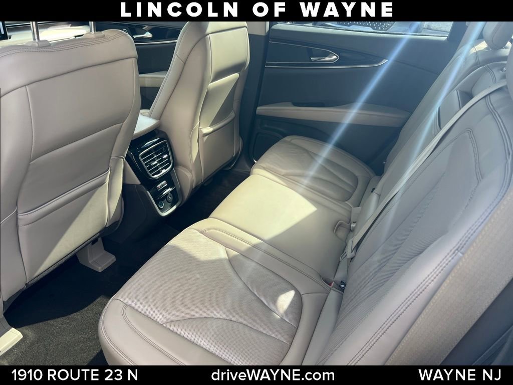 Used 2023 Lincoln Nautilus Reserve AWD/4WD image 17