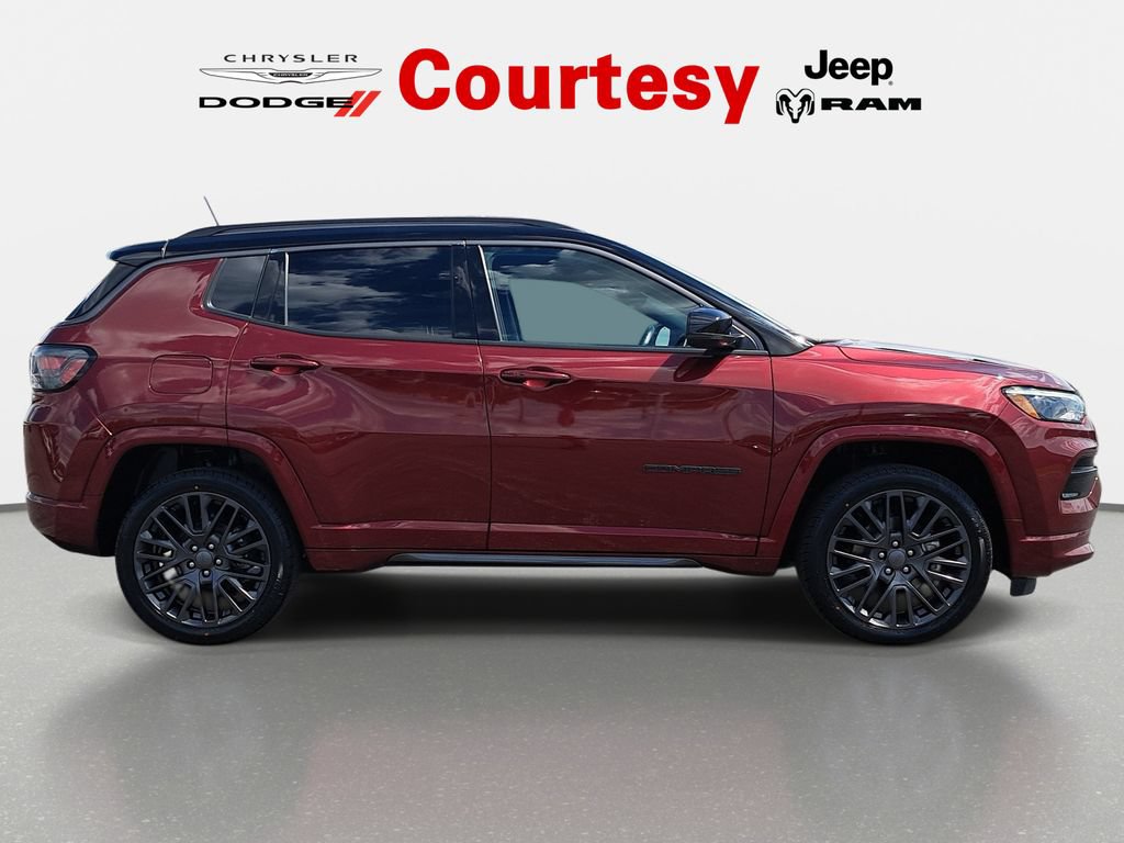 Certified 2022 Jeep Compass High Altitude AWD/4WD image 3