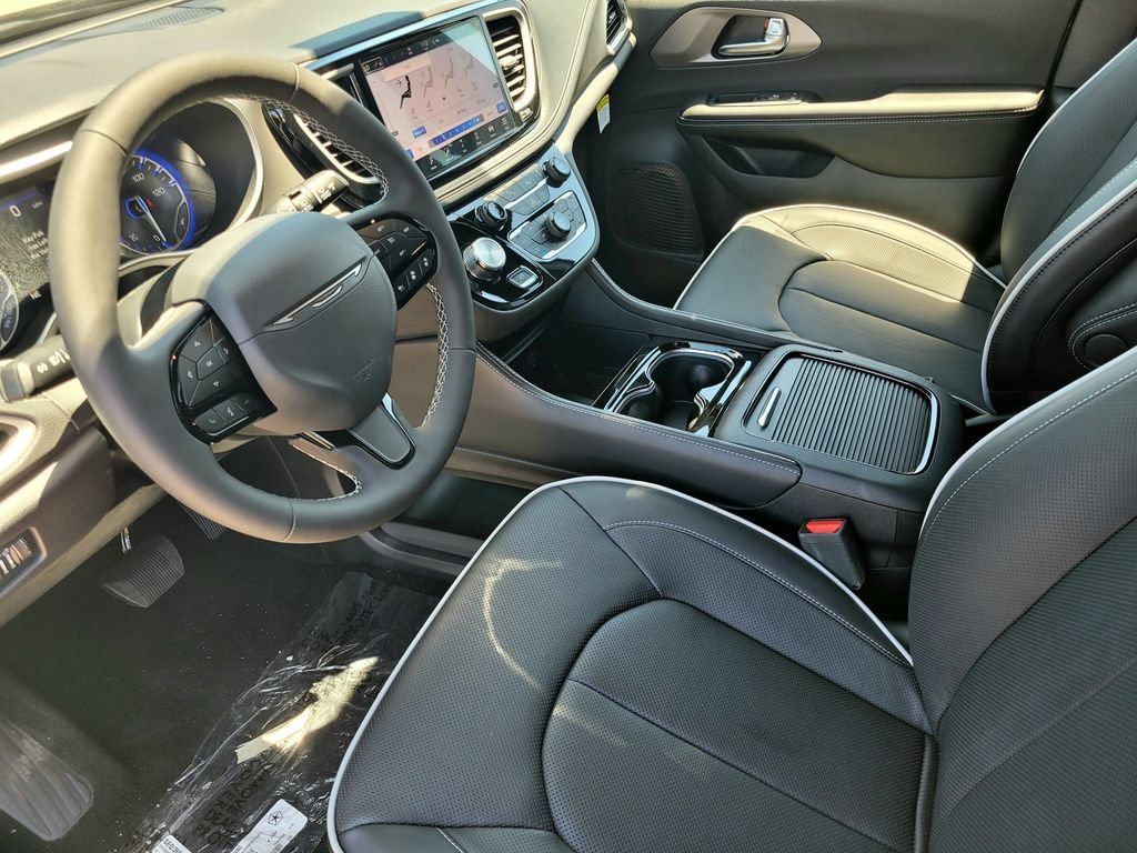 New 2027 Chrysler Pacifica Limited AWD/4WD image 6