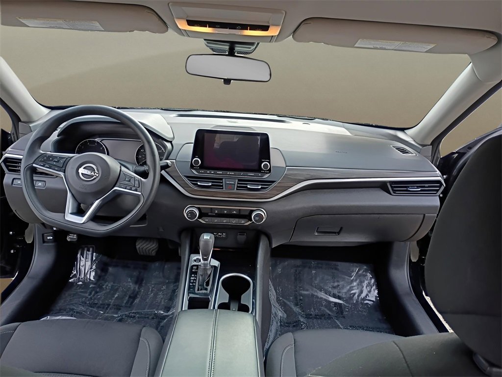 Used 2024 Nissan Altima 2.5 SV image 14