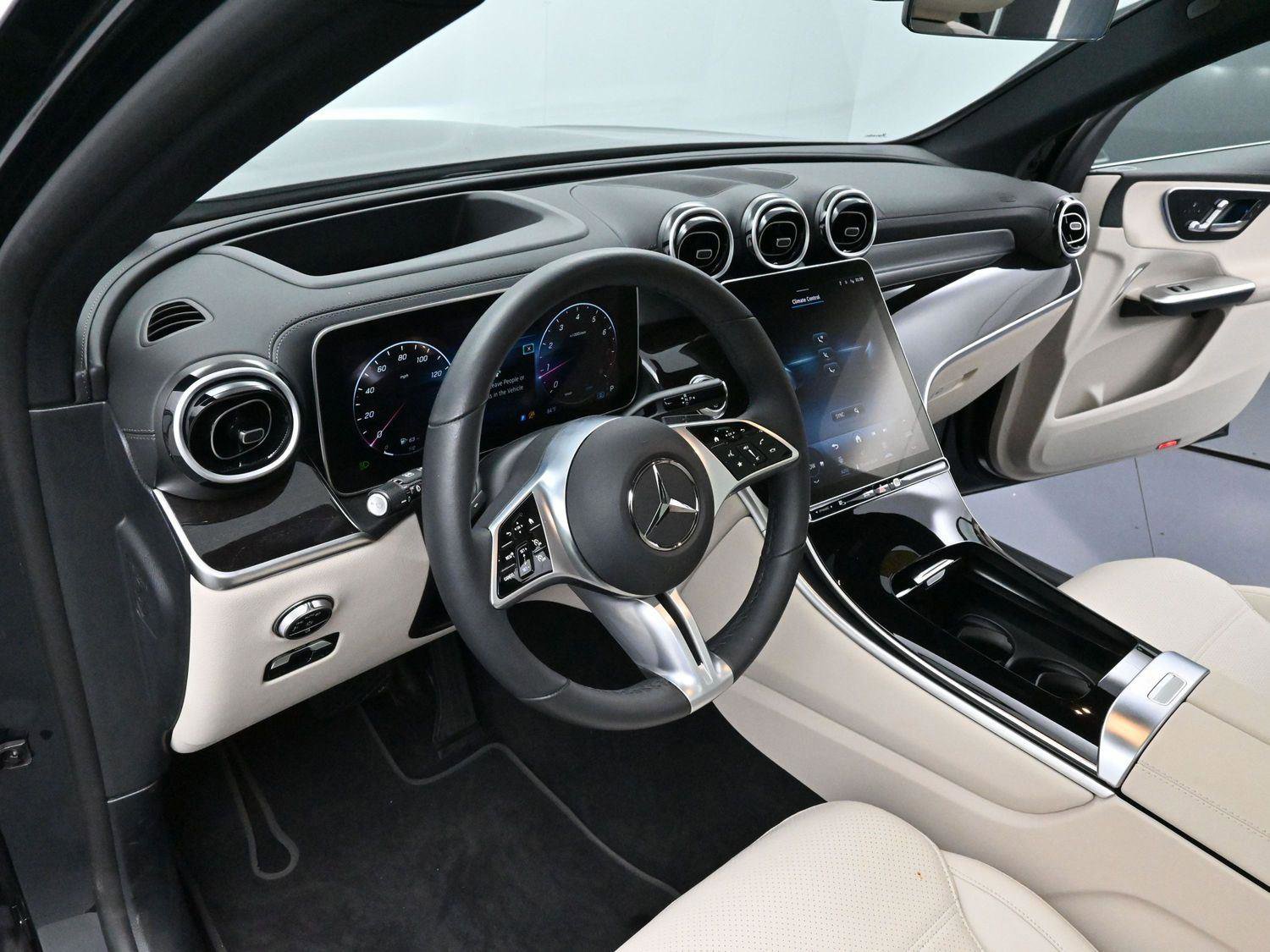 Used 2024 Mercedes-Benz GLC 300 4MATIC image 14