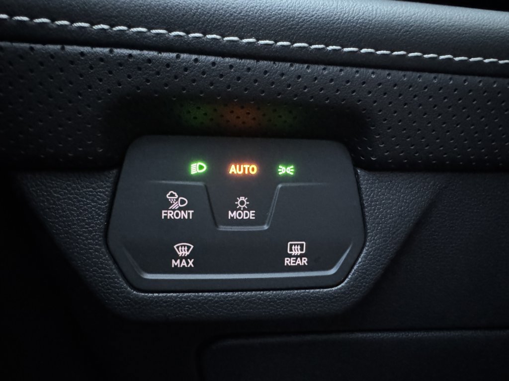 Used 2024 Volkswagen Atlas SE w/ Panoramic Sunroof Package image 29