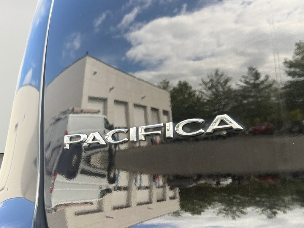 Used 2025 Chrysler Pacifica Select FWD image 30