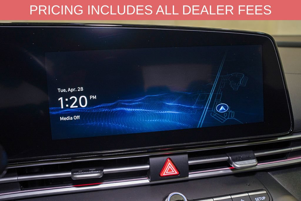 Used 2025 Hyundai Elantra SEL FWD image 13