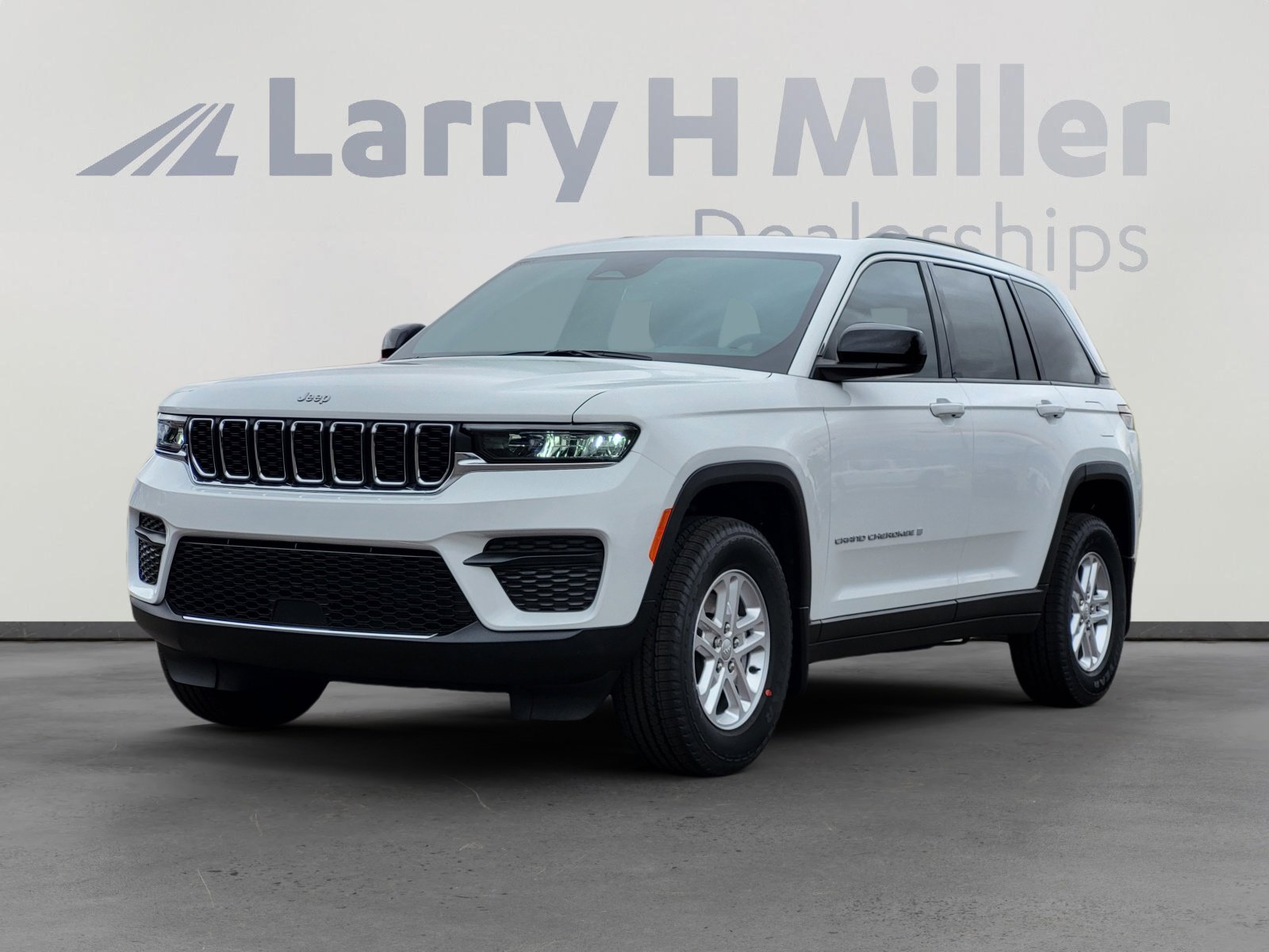 New 2025 Jeep Grand Cherokee Laredo