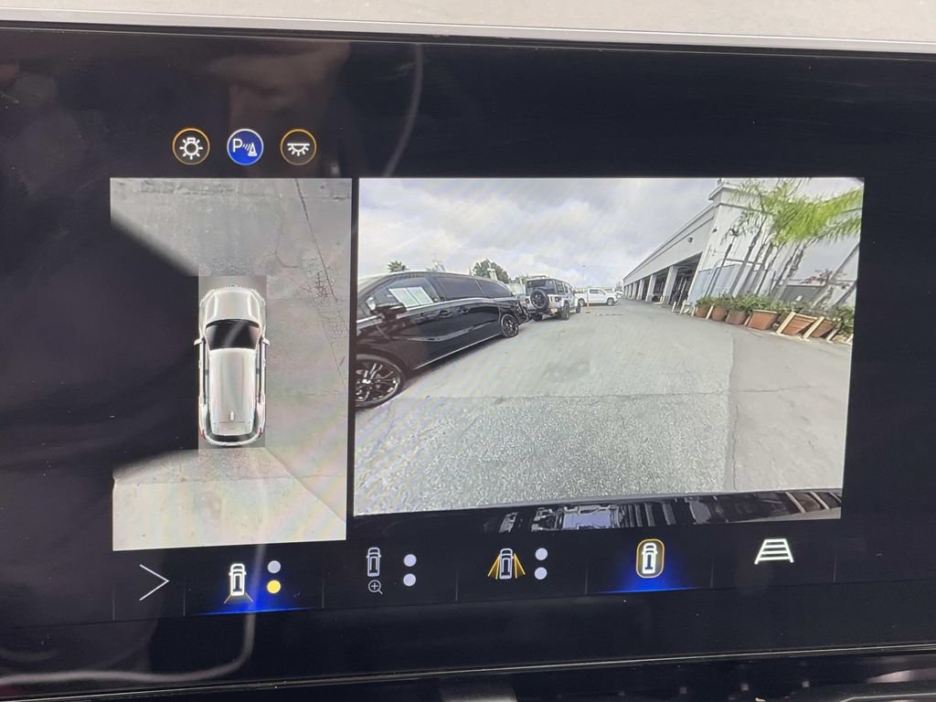 Used 2026 Chevrolet Equinox LT w/ Safety and Technology Package FWD image 15