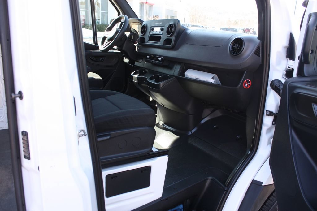 Used 2020 Mercedes-Benz Sprinter 144 Cargo image 25