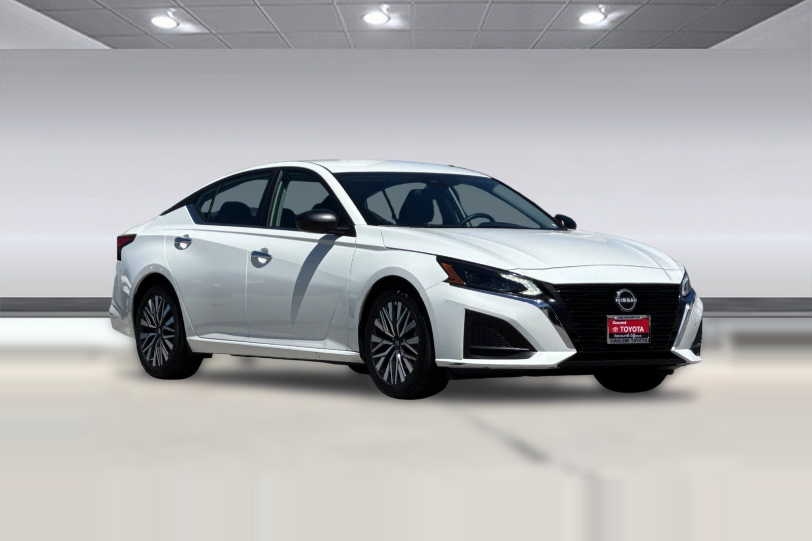 Used 2025 Nissan Altima 2.5 SV FWD image 7