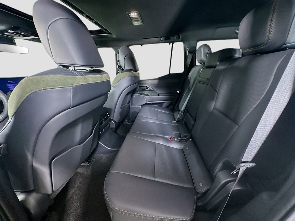 Used 2025 Lexus GX 550 image 23