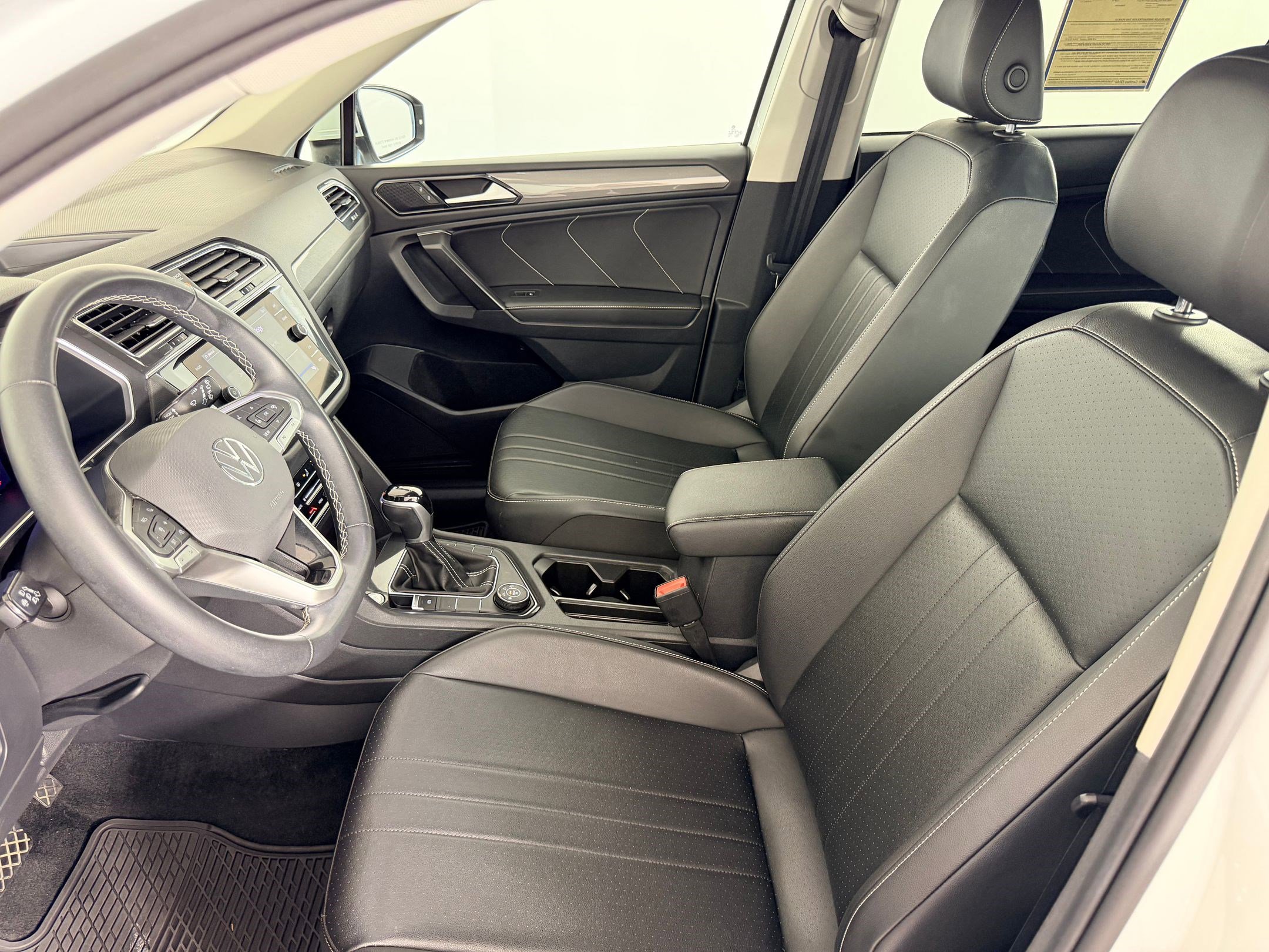 Used 2022 Volkswagen Tiguan SE AWD/4WD image 5